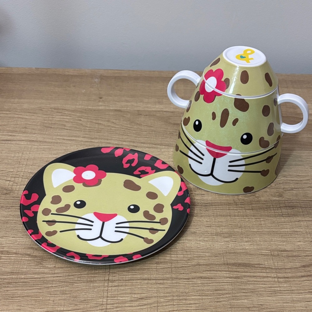 10/$25 NWOT Leopard Face Plate, Bowl and Cup Set